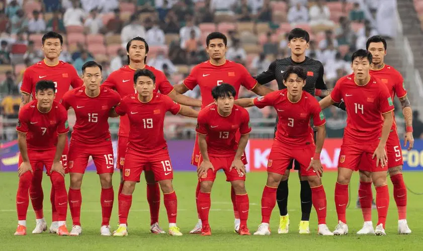 必赢bwin官网登录入口2024：足球绿色队服