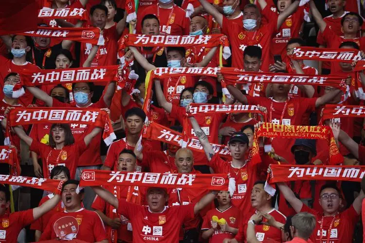 bwin官网登录入口：足球厂球门多少米高